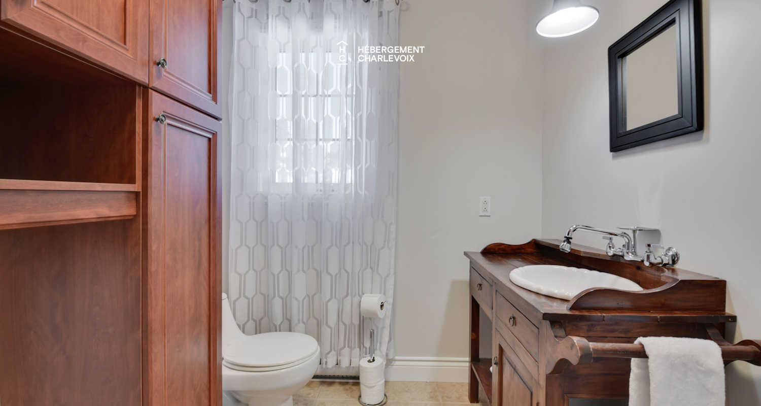 MAR-17 - Roof terrace with river view.